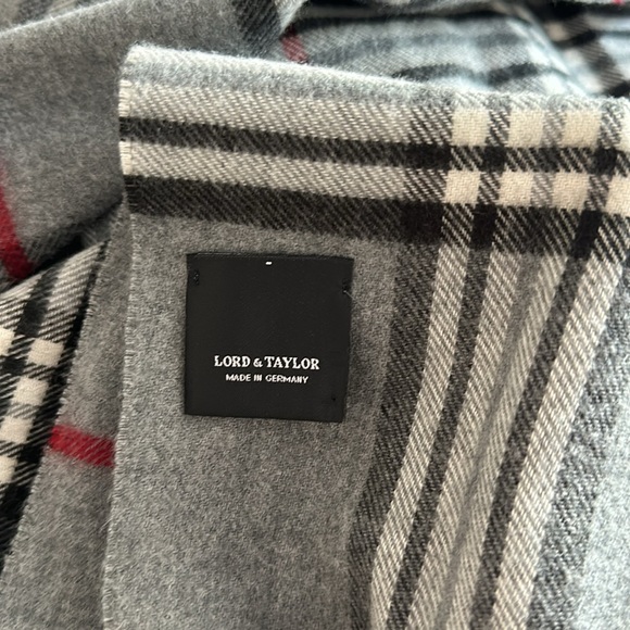 Lord & Taylor scarf - Picture 4 of 5
